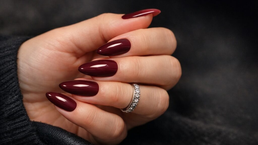 Gel Nägel in Bordeaux Farbe - Nagelstudio Stuttgart